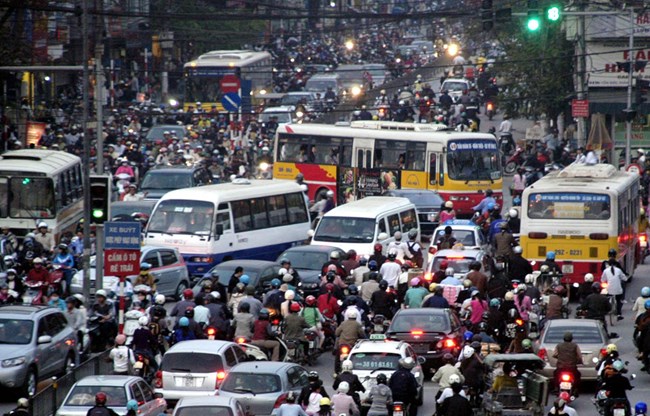 Tình trạng tắc nghẽn và ùn ứ giao thông diễn biến nghiêm trọng trong những ngày cận Tết tại hai thành phố lớn là Hà Nội và thành phố Hồ Chí Minh. (Thời sự chiều 06/02/2018)